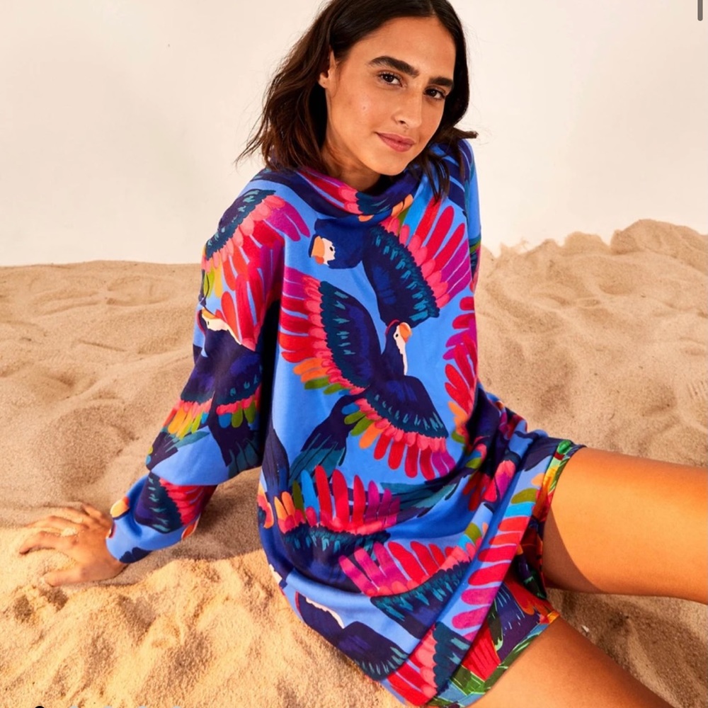 New Farm Rio rainbow macaw sweatshirt small